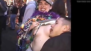 Mardi Gras puting seksi jilat pada comel gadis