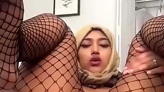 Paki deshi hijabi doigter son cul