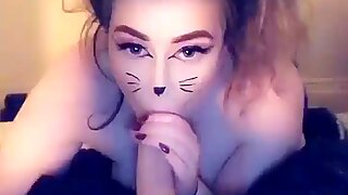Amelia Skye i katt Klänning-up Fucks och Deepthroats Stor Kuk och Dildo på Snapchat